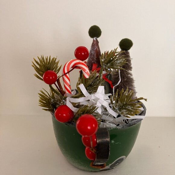 Vintage Christmas Kitty Cat in a Cup - Holiday Decor - Picture 6 of 11